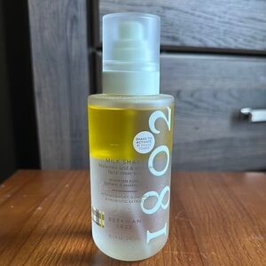 Beekman 1802 Milk Shake Facial Toner with Yellow Hue